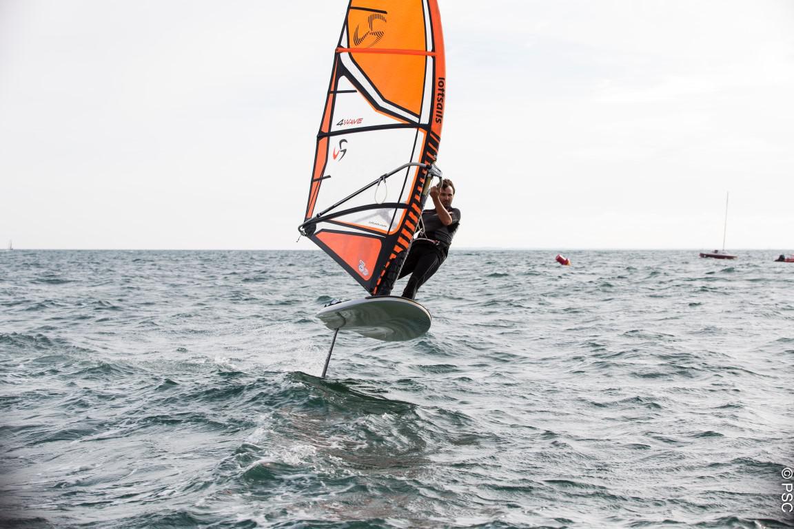 Gift Voucher : Windsurf with foil at Club Nautique du Rohu (Morbihan, Brittany)