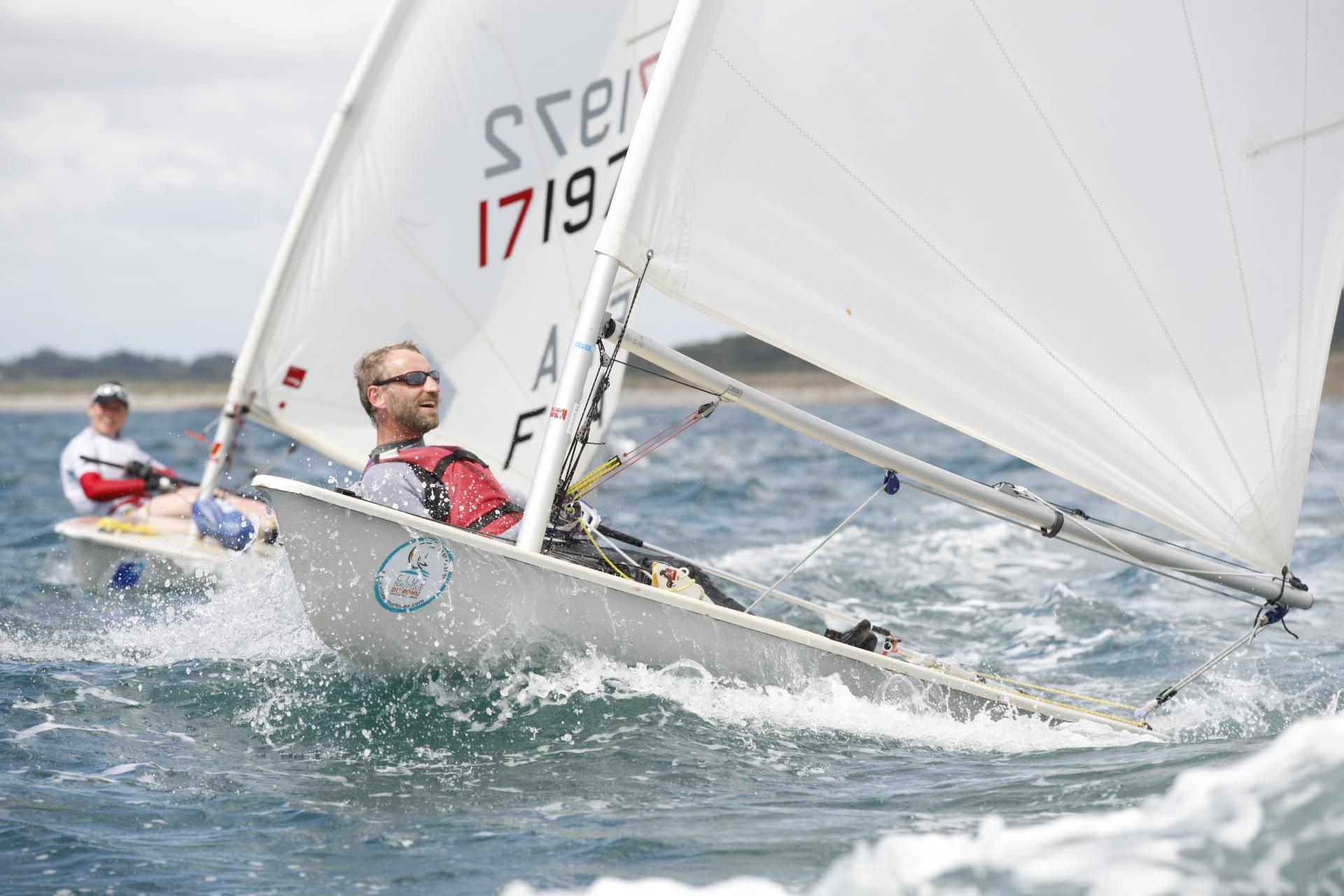 Gift voucher idea: dinghy sailing session at Club Nautique du Rohu (Morbihan, Brittany)