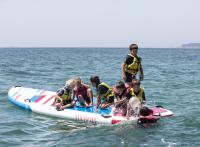 Moment inoubliable pour ces enfants en paddle family au Club Nautique du Rohu, Morbihan, Bretagne