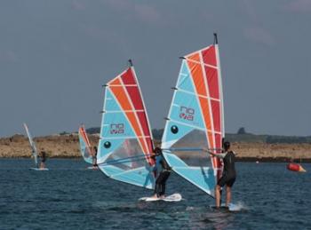 Cours de planche à voile au Club Nautique du Rohu