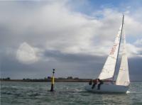 Initiation au J-80 au Club Nautique du Rohu
