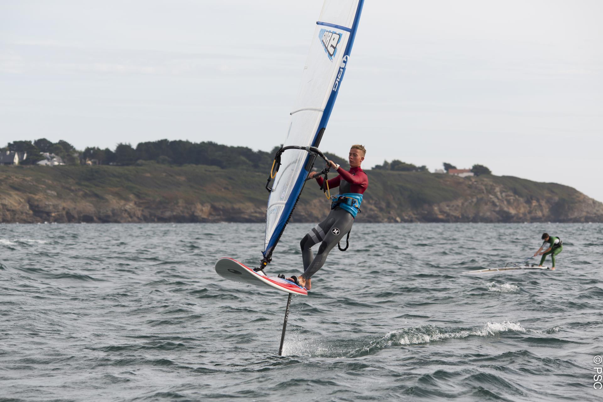Idée cadeau : Planche à voile sur Foil au Club Nautique du Rohu (Morbihan, Bretagne)