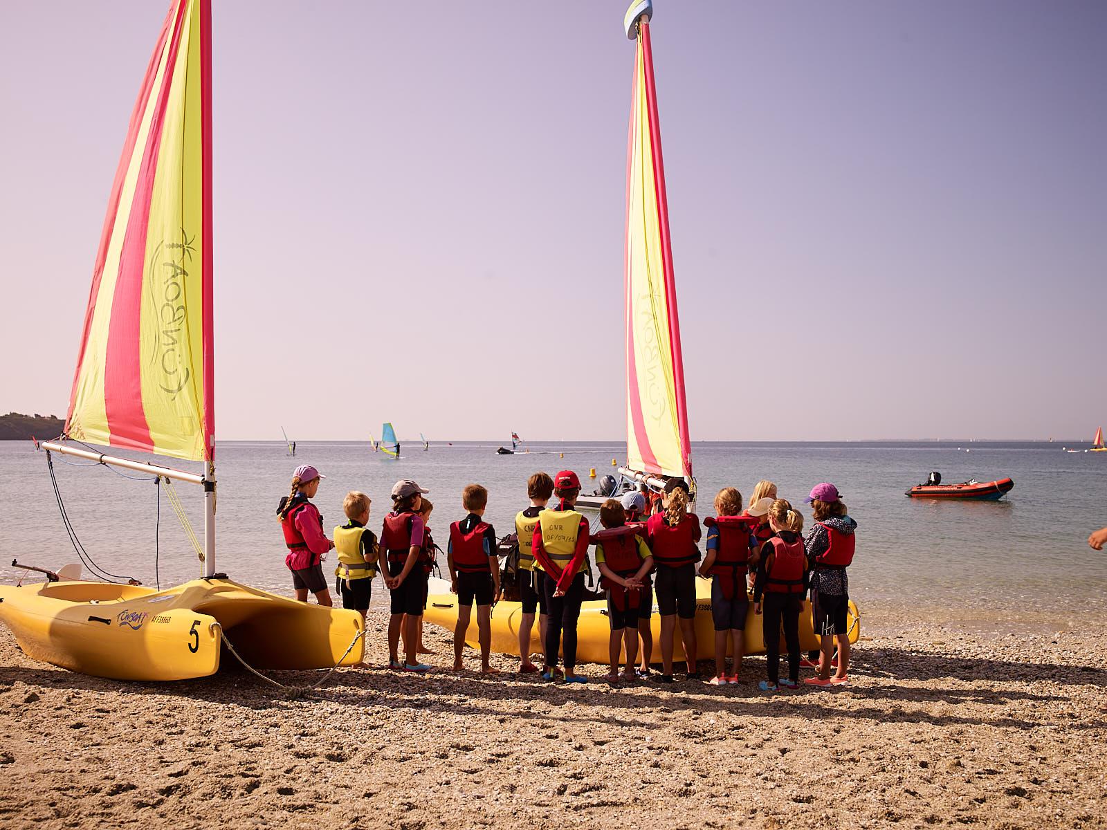 Club Nautique du Rohu - Briefing des stagiaires en début de séance