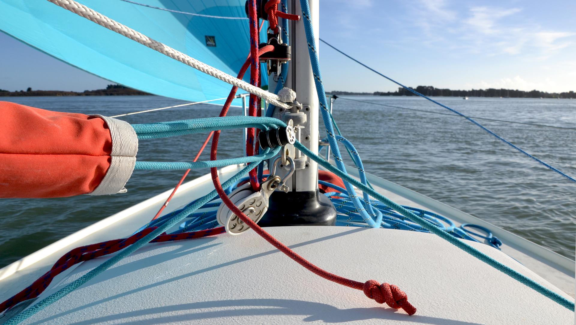 Idée cadeau : sortie en J80 à la journée ou à la semaine au Club Nautique du Rohu